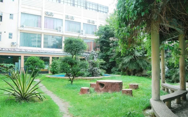 Boutique Holiday Hotel (Beihai Beibuwan Square)