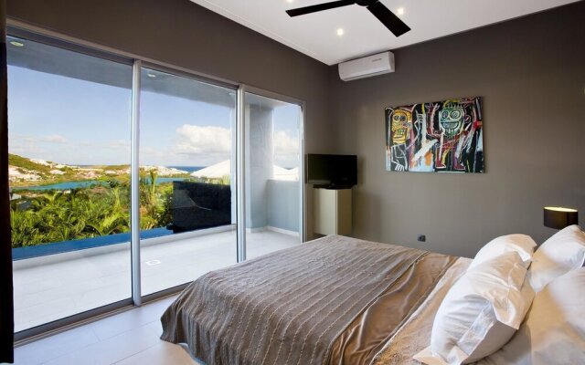 Contemporary Villa, Great Views, Pool, Hot Tub, AC, Free Wifi, Near Orient Bay Beach!