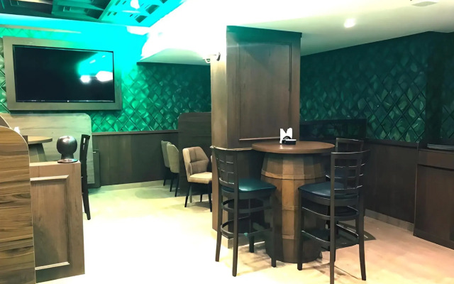Concorde Inn Hotel