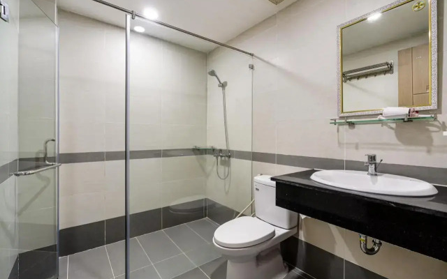 Royal Hotel Near Secc