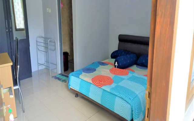 Nabila Syar i Guesthouse by ZUZU