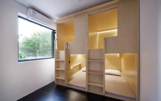 WEFLOW Hostel