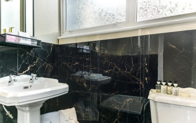 Avari Apartments - Hatton Collection