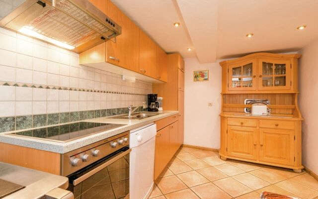 Gorgeous Chalet With Sauna in Königsleiten