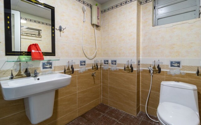 RedDoorz near Lotte Cinema Cong Hoa