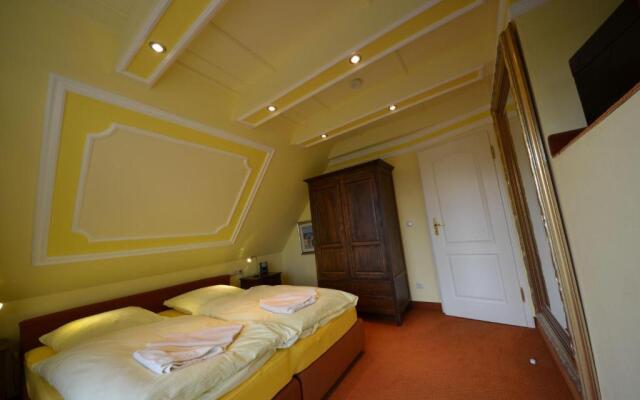 Eck-Reethaus-Sturmhaube