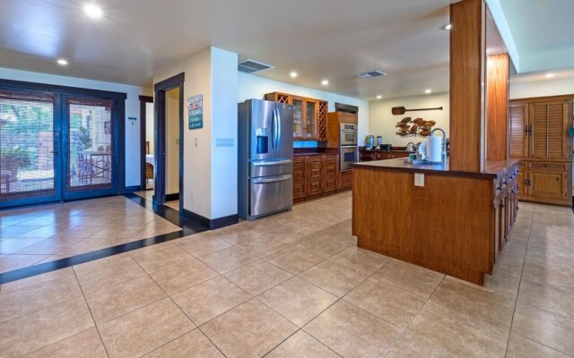 K B M Resorts- Hale-1470 Presidential 3bd, 3ba Beach-front Estate, A/c, Private Yard!