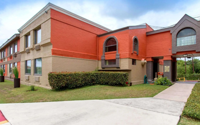 Quality Inn & Suites I-35 near Frost Bank Center