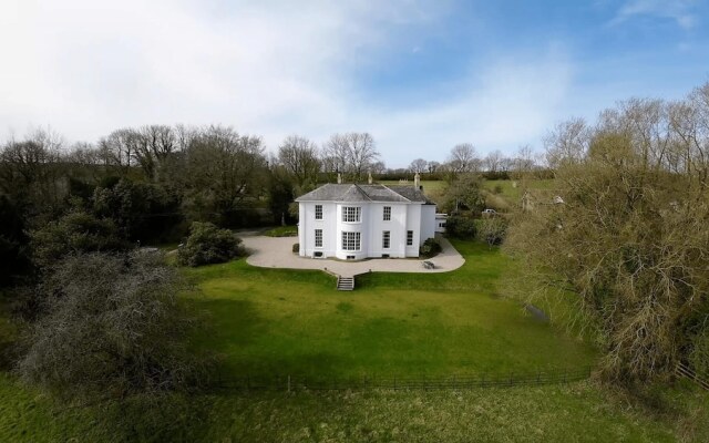 Ashley Manor - Idyllically Situated Between Coast and Country