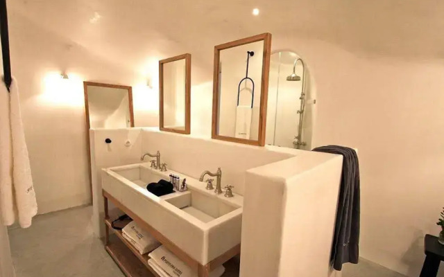 Porto Fira Villas