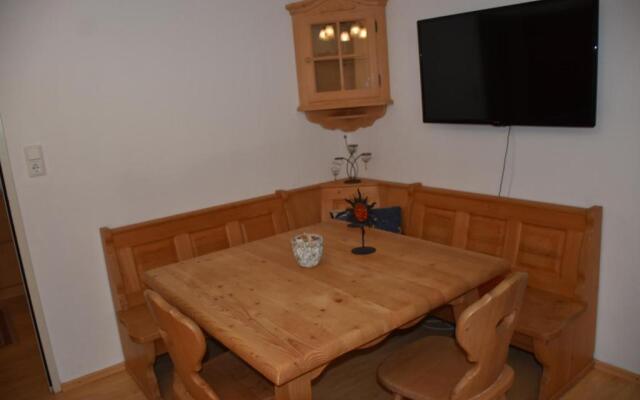 Apartmant Roleen TopC32 by Four Seasons Apartment