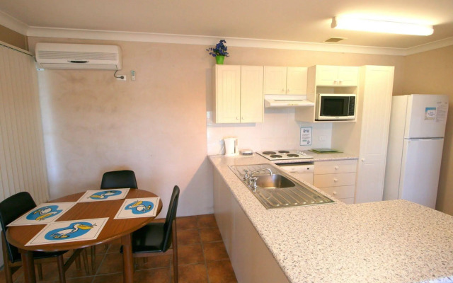 Lake Edge Holiday Units