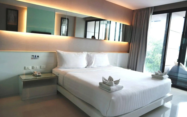 Serenotel Pattaya Beach Front