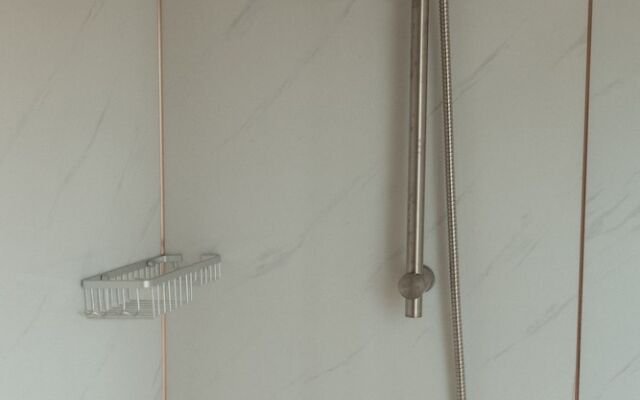 Glamping in Wiltshire the Green Knoll is a Charm