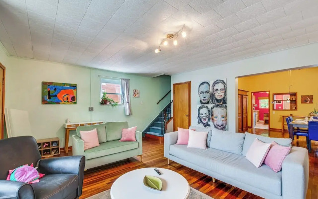 Walk to Highland Park: Artsy Pittsburgh Retreat!