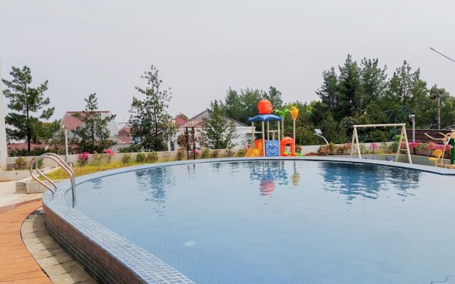 Warm And Simply Studio At Amazana Serpong Apartment