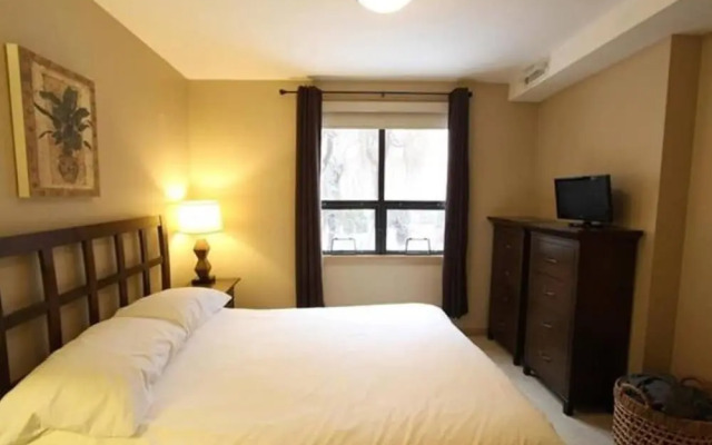 Tranquil Apartment Overlooking Creek #244