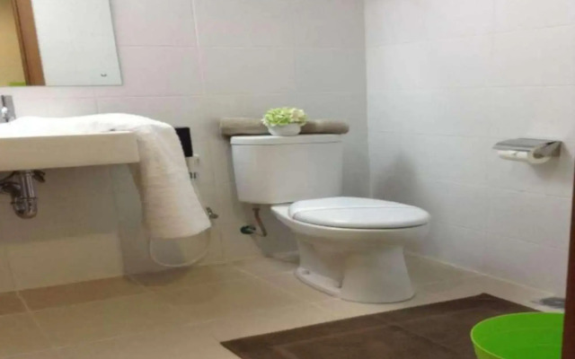 Beverly Dago Apartment