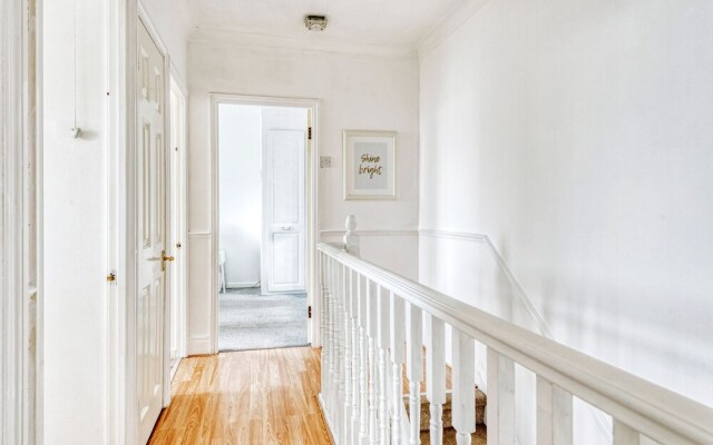Spacious 3 Bedroom Garden House
