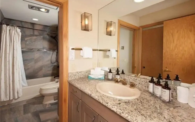 Ski In 2 Bedroom at Chateaux Dumont Keystone