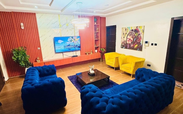 Luxury 4BR Retreat