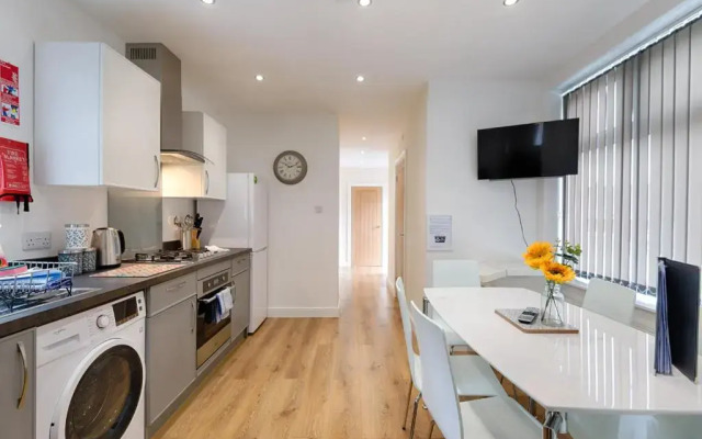 Eaton House 2 - TV in Every Bedroom!