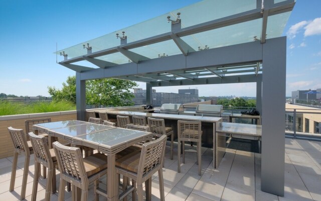 Bluebird Suites near Bethesda Metro