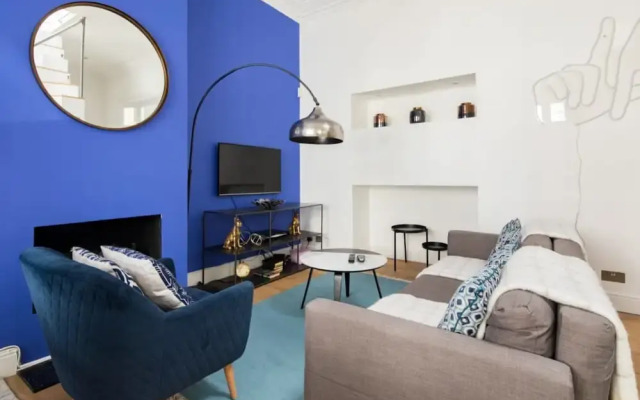 The Queensway Retreat - Modern & Bright 2bdr Home