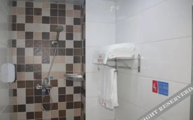 Runze Hotel (Zhangqiu No.4 Middle School)