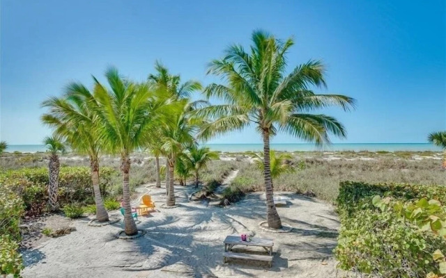 Turtleback 11 3 Bedroom Villa by RedAwning