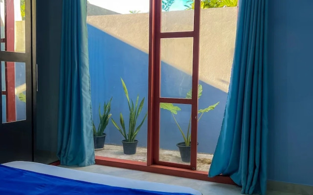 Hide Inn Blue