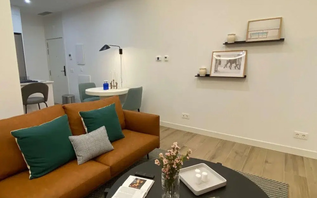 w Warm Modern 1BR Apartment in Chueca
