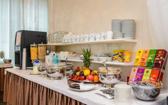 Hi Hotels Sirmione - Lakeview Pool