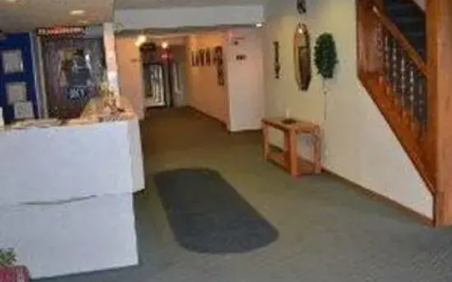 Sky Lodge Inn & Suites