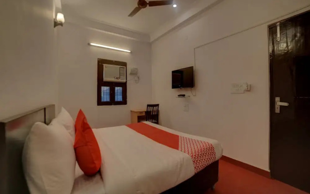 Oyo Flagship 30552 Sector 53