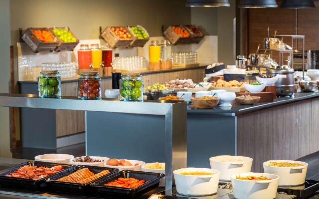 Radisson RED Hotel London Heathrow