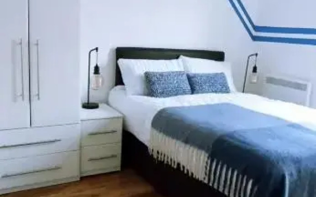 Blue Escape--Lovely 2beds 1bath with free parking