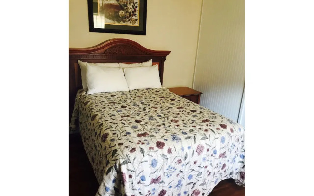Town Line Inn