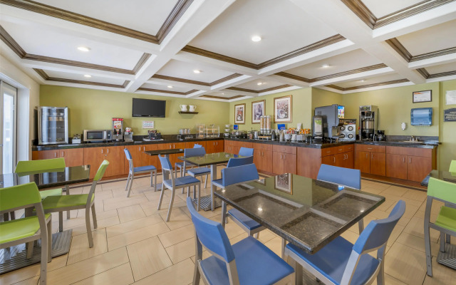 Best Western Antelope Inn & Suites