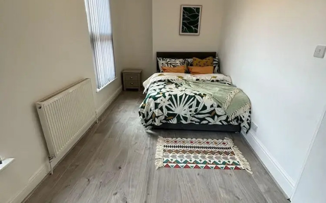 Luxe Spacious 5-bed House in Liverpool