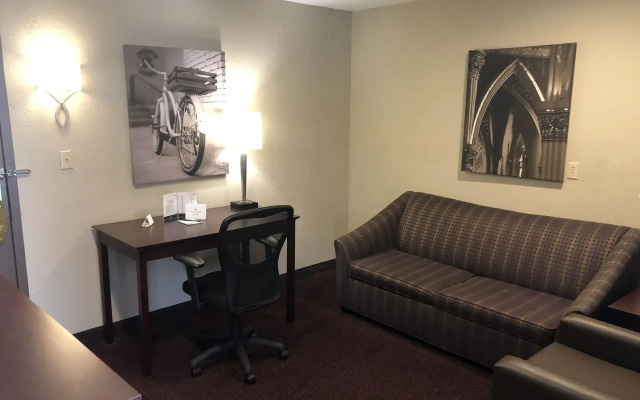 Ivy Court Inn & Suites