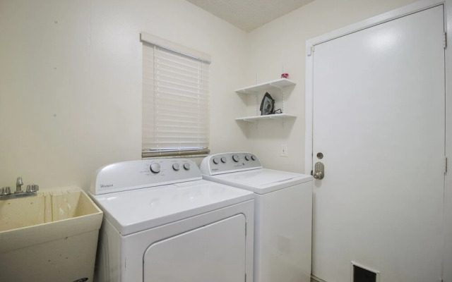 Tampa Bay- Large Pool home- Private Heated Pool!