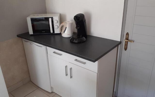 Studio et piscine au sel