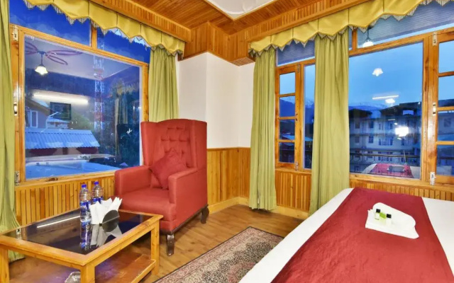 Hotel Himgiri Manali