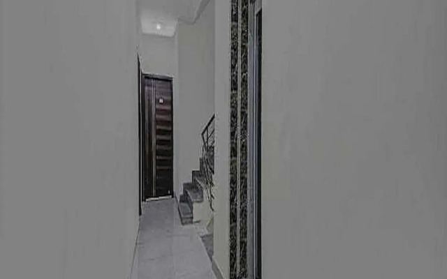 OYO Flagship 70305 Hotel Dg Dwarka Mor