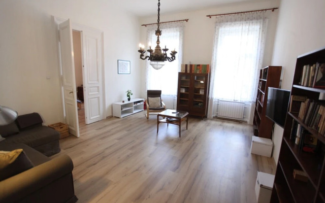 Dfive Apartments - Sissy