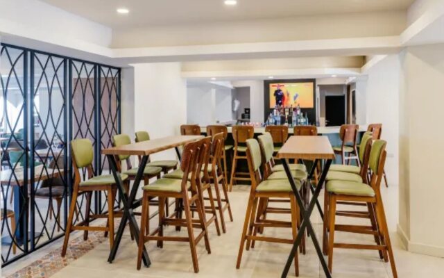 Olivia Palm Hotel
