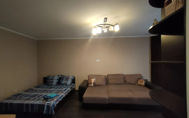 День и ночь на улице Моисеева 10