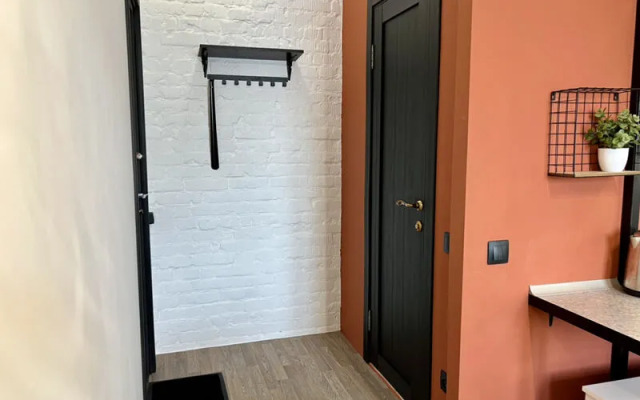 Диван и Чемодан на ул. Вокзальная магистраль, 2