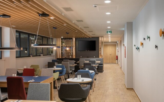 Holiday Inn Express Hamburg South A7 AS42 by IHG